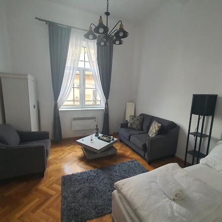 ☆ Bulevard Apartments ☆ Арад Екстериор снимка