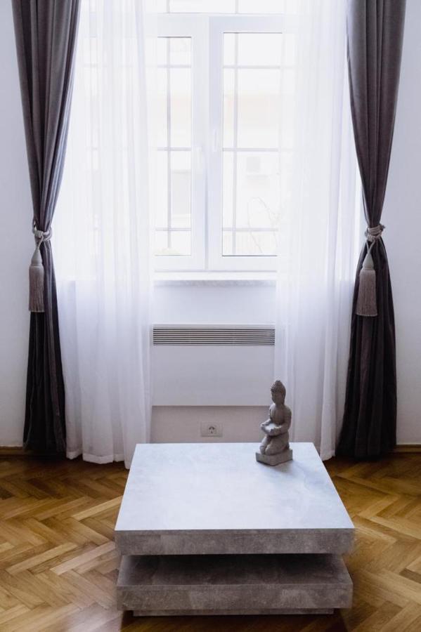☆ Bulevard Apartments ☆ Арад Екстериор снимка