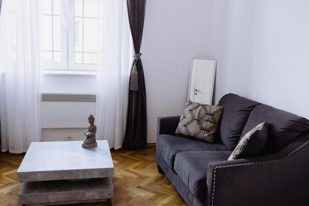 ☆ Bulevard Apartments ☆ Арад Екстериор снимка
