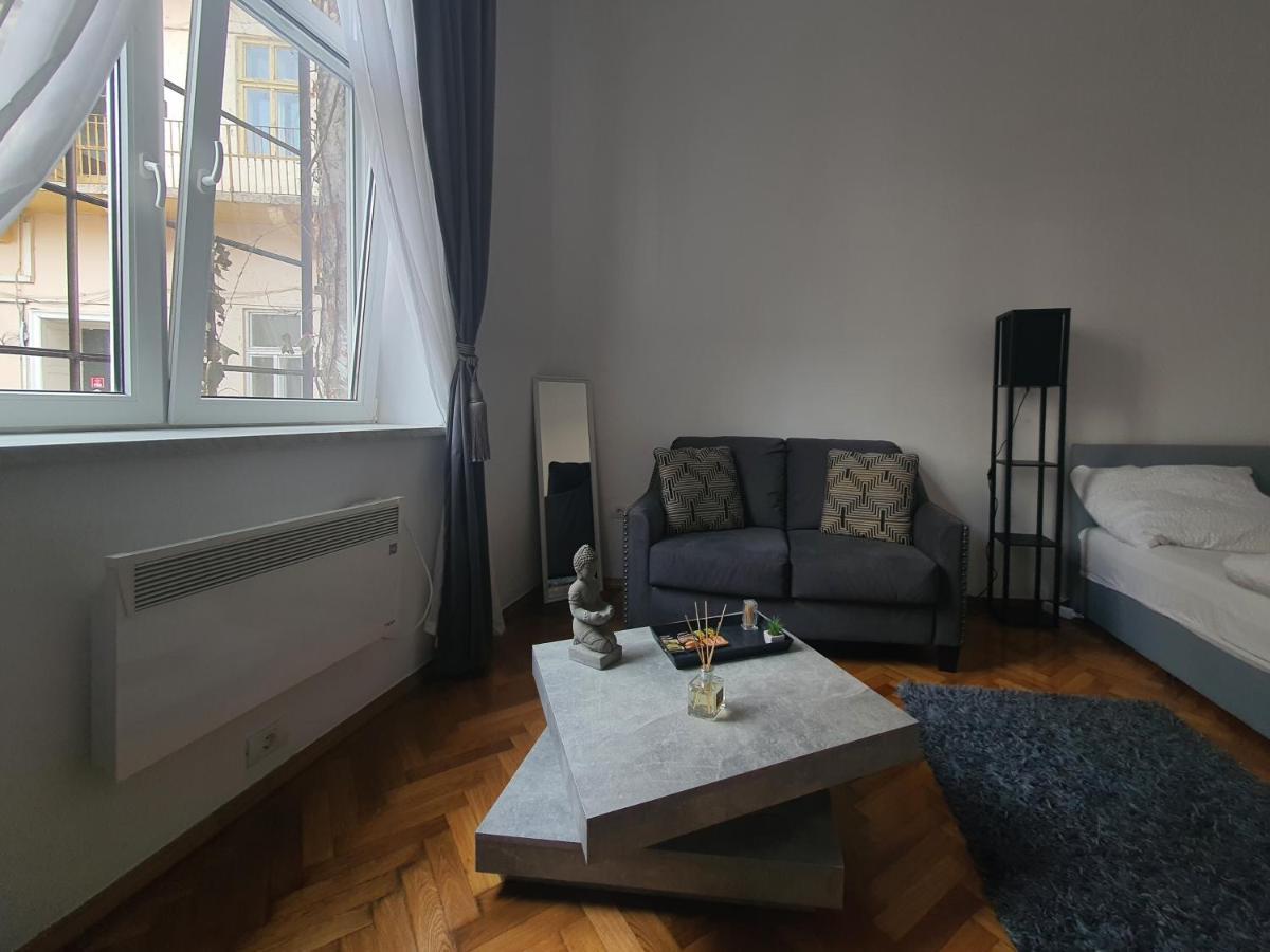 ☆ Bulevard Apartments ☆ Арад Екстериор снимка
